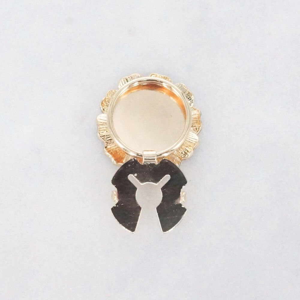 Rae Button Charm – The Urbanista