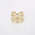 Gouden stainless steel ring met gelaagd design en hamerslag afwerking, verstelbaar in maat.
