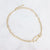 Gouden stainless steel schakelketting met organische dubbele schakel in het midden.